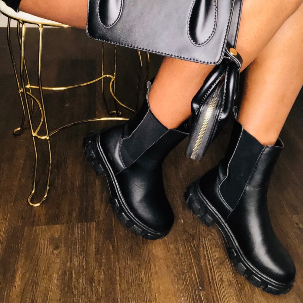 Black combat boots w/bag - Picture 4 of 4